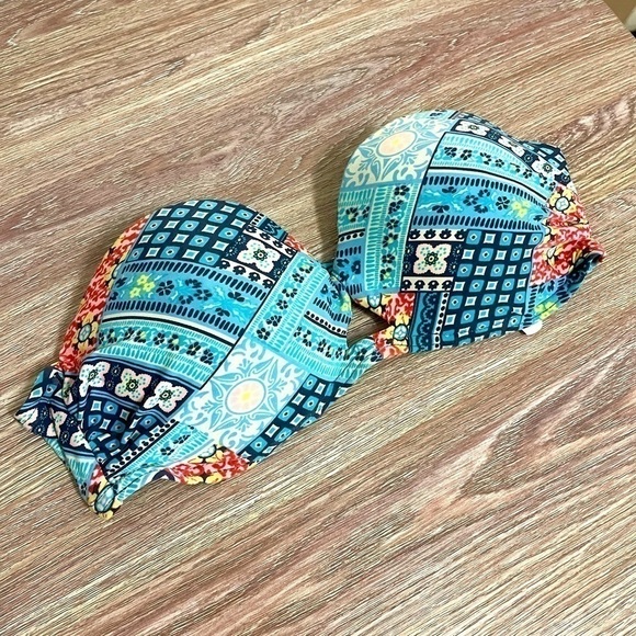 𝅺FOREVER 21 Pattern Bikini Top - Picture 1 of 5